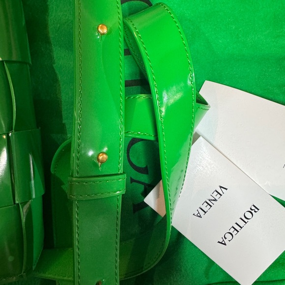 Bottega Veneta Patent Cassette Crossbody BNWT - Picture 6 of 12